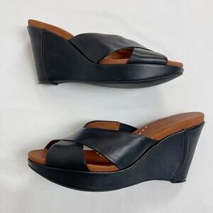 NWOB Gentle Souls Kenneth Cole Women's Cupid's Heart Wedge Sandals Black Sz 7.5